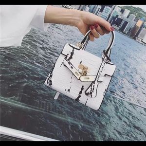 Alexis & 5th “ Show Me” Handbag